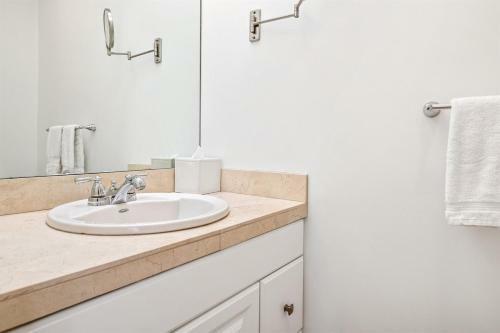 Casa Rojo - Sleek And Comfortable, Blocks From The Plaza