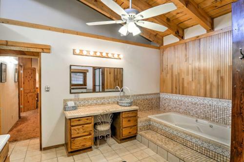 Chic Santa Fe Home At Dream Catcher Retreat Center