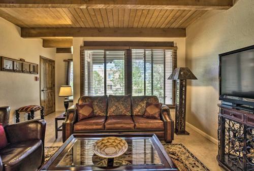 Apartamento Adobe-style Abode With Amenities - Walk To Plaza!