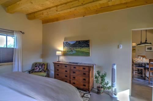 Hidden Santa Fe Gem - Nestled In Tesuque Hills!