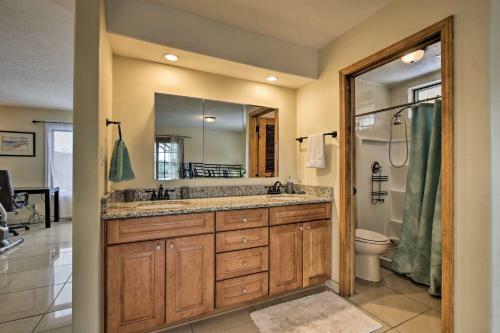 Bright Family Home With Spacious Yard And Mountain View