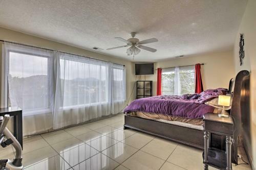 Bright Family Home With Spacious Yard And Mountain View