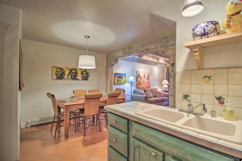 Adobe Townhome With Private Patio Less Than 1mi To Canyon Road