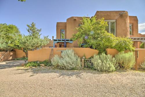 Adobe Townhome With Private Patio Less Than 1mi To Canyon Road