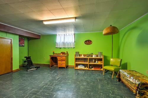 Bright Springer House With Patio And Orchard Views!