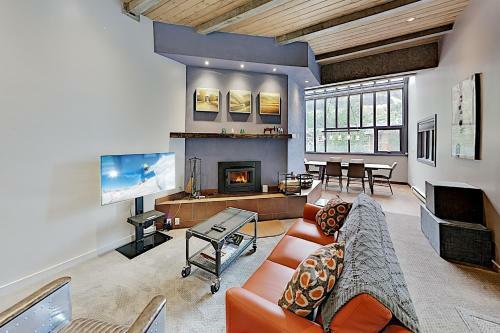 Apartamento Steps To Slopes! Designer Mountain-view Condo Condo