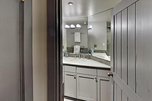 Apartamento Steps To Slopes! Designer Mountain-view Condo Condo