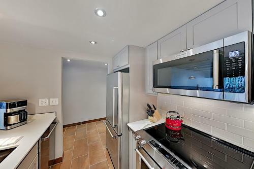 Apartamento Steps To Slopes! Designer Mountain-view Condo Condo