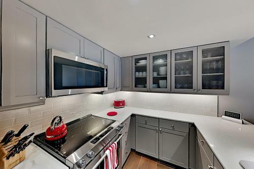 Apartamento Steps To Slopes! Designer Mountain-view Condo Condo