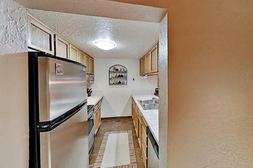 Apartamento Chic Forest-view Condo With Balcony - Near Slopes! Condo