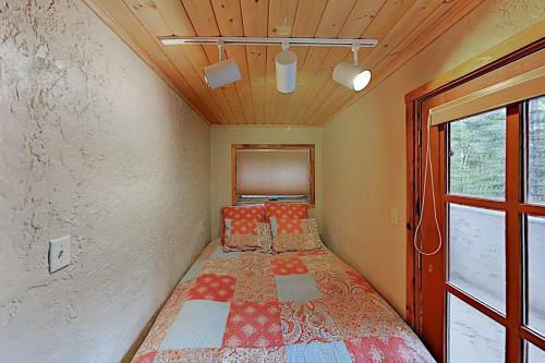 Apartamento Chic Forest-view Condo With Balcony - Near Slopes! Condo