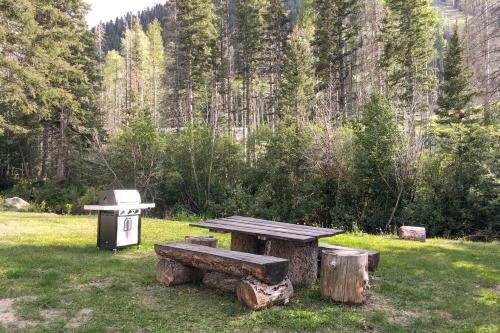 Apartamento Updated Mountainside Condo With Hot Tub Condo