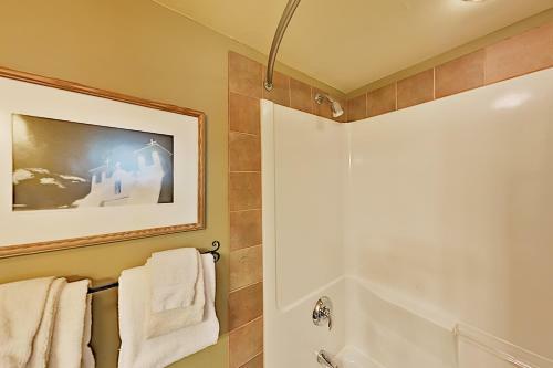 Apartamento Updated Mountainside Condo With Hot Tub Condo