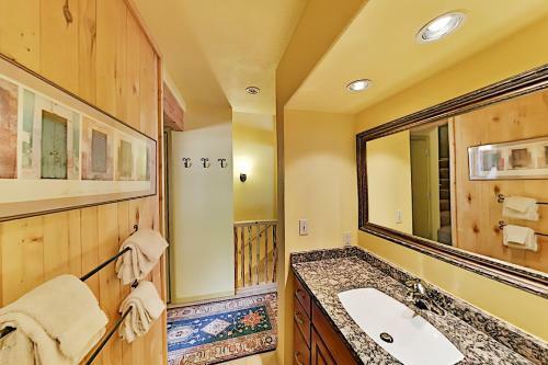 Apartamento Updated Mountainside Condo With Hot Tub Condo