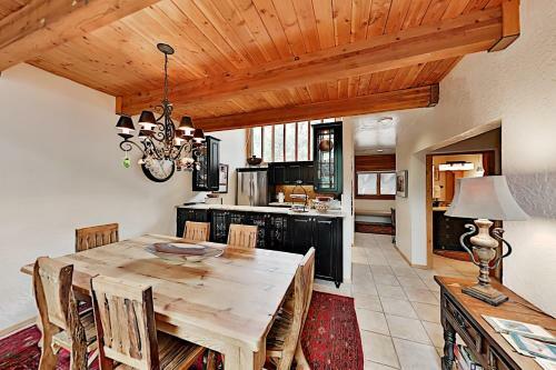 Apartamento Walk To Slopes! Designer Condo With Ski Locker Condo
