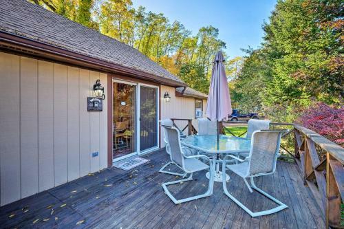 Bolton Landing Cottage With Deck - Walk To The Beach!