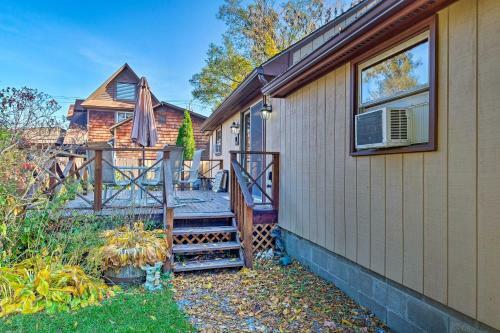 Bolton Landing Cottage With Deck - Walk To The Beach!
