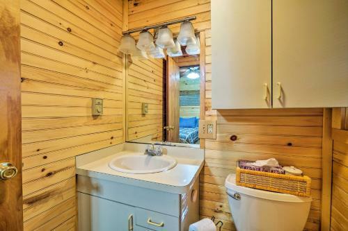 Bolton Landing Cottage With Deck - Walk To The Beach!