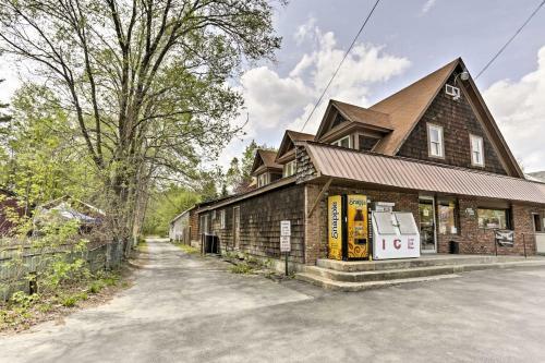 Bolton Landing Cottage With Deck - Walk To The Beach!