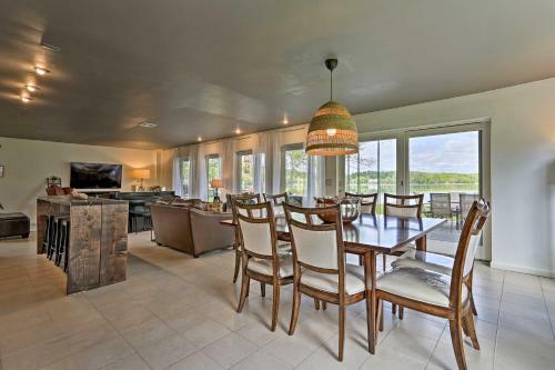 Luxe Lakefront Family Cottage With Private Dock