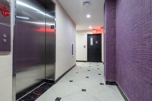 Hotel Ninety Five Fordham / St. Barnabas Hospital