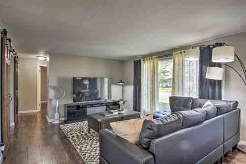 Renovated Buffalo Home With Screened-in Patio!
