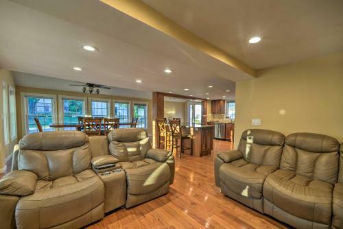 Charming Home Steps From Lake George With Bbq!