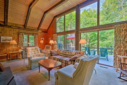 Thirteenth Lake Chalet With Deck, Walk To Water!