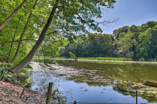 Quiet Getaway With Fire Pit And Walk To River!