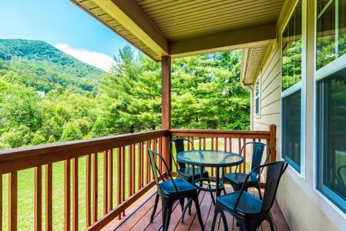 New Listing! Updated Cottage With Deck On Big Parcel Home