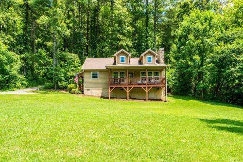 New Listing! Updated Cottage With Deck On Big Parcel Home