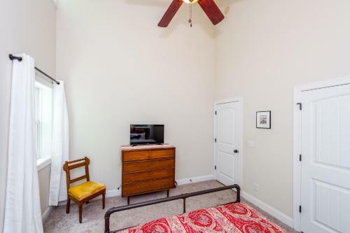 New Listing! Updated Cottage With Deck On Big Parcel Home