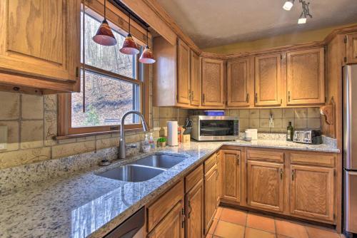 Luxury Asheville Home With Game Room, Fire Pit And Deck