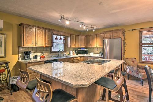 Luxury Asheville Home With Game Room, Fire Pit And Deck