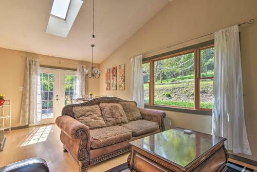 Arden Cottage With Fire Pit - 11 Mi To Asheville