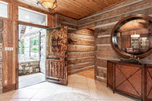 Cool Stream Lodge Cabin