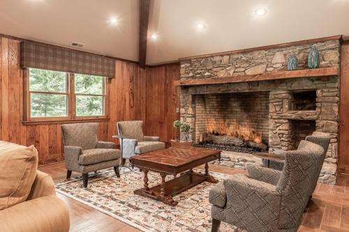 Cool Stream Lodge Cabin