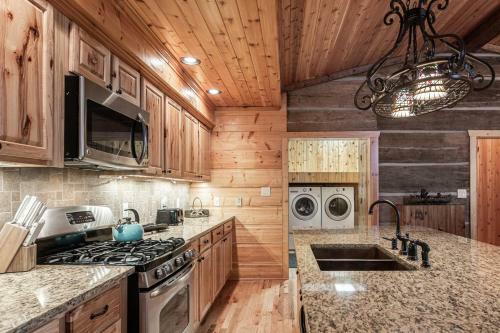Cool Stream Lodge Cabin