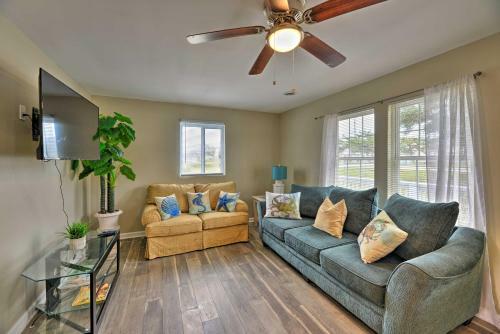 Cozy Crab Shack With Porch In Atlantic Beach!
