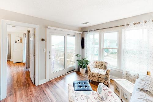 41057-2 Hwy 12 Islander Condo