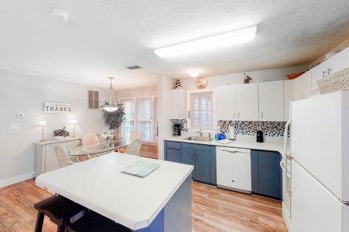 41057-2 Hwy 12 Islander Condo