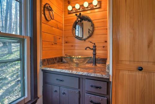 Cozy Beech Mountain Family Retreat With 2 Decks!