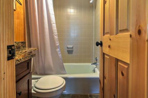 Cozy Beech Mountain Family Retreat With 2 Decks!