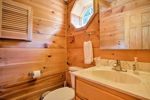 House Of Views In Beech Mountain With Hot Tub, Deck