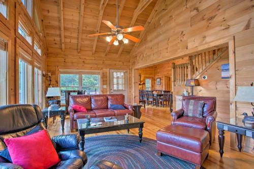 House Of Views In Beech Mountain With Hot Tub, Deck