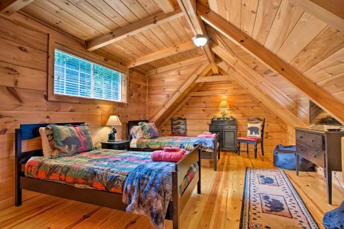 House Of Views In Beech Mountain With Hot Tub, Deck