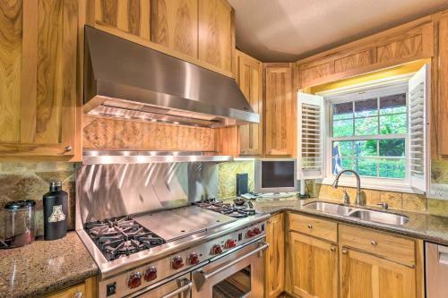 Stunning Beech Mountain Cabin With Porch And Hearth