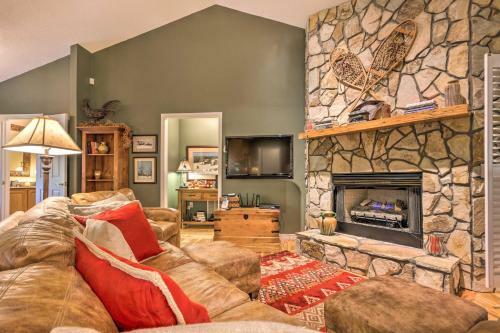 Stunning Beech Mountain Cabin With Porch And Hearth