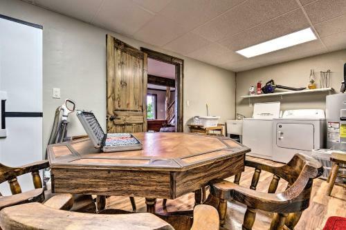 Treetop Retreat With Game Room 3mi To Beech Mtn!