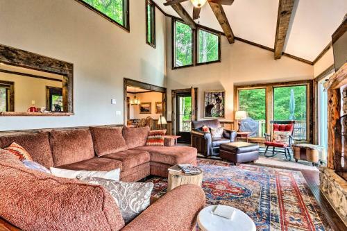 Treetop Retreat With Game Room 3mi To Beech Mtn!